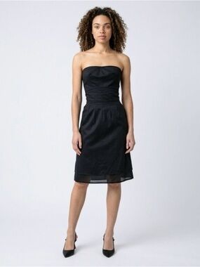 Marc Jacobs Strapless Black
Cocktail Dress